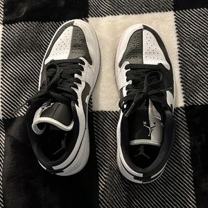 Womens Air Jordan’s 6